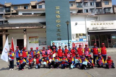 5-前进小学学雷锋志愿者活动合影.jpg
