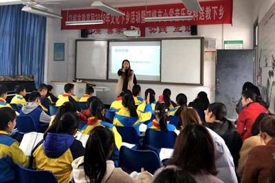 小学音乐送课下乡.jpg