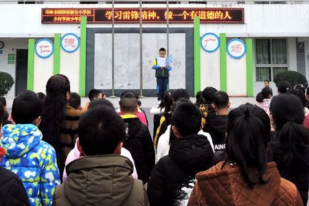 6-新安小学学雷锋活动2.jpg