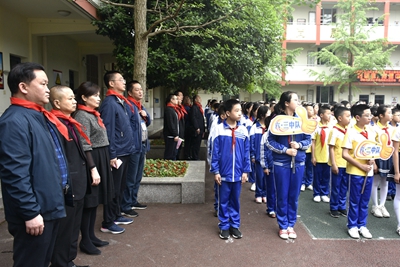 1观摩升国旗.jpg