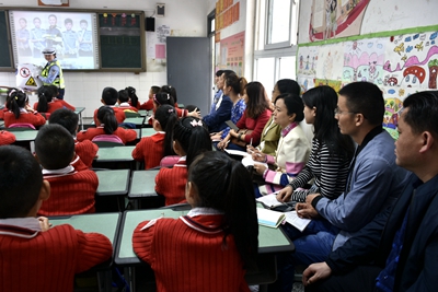 3观摩家校课堂.jpg